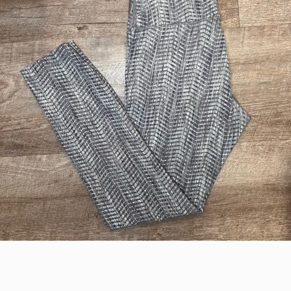 Lululemon • Wunder Under Hi-Rise Tight *Luon Arrow Jacquard 26.5” Size 8 - Picture 4 of 8